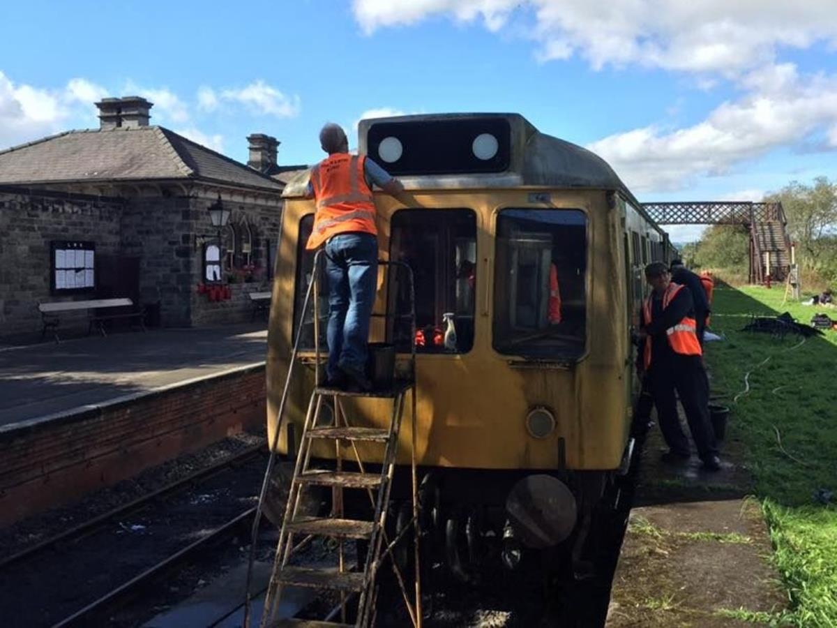 Examining the DMU on platform 2 at Butterley