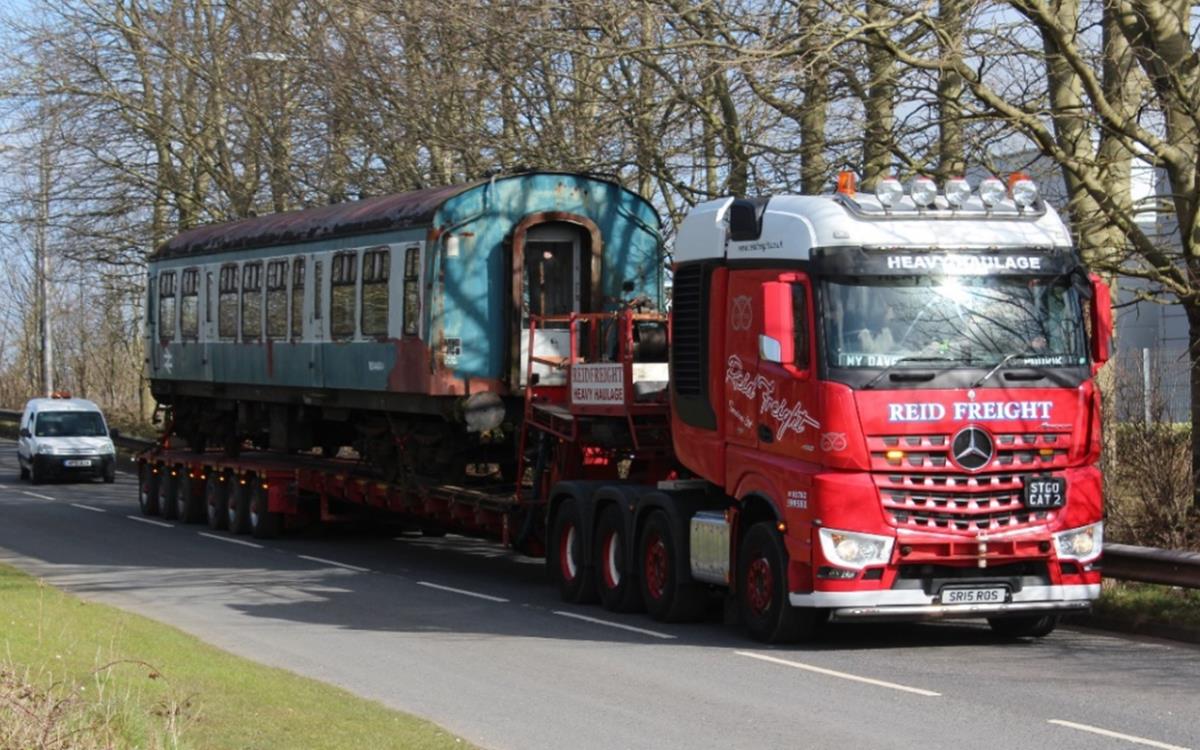 M51937 parked up on the approach road