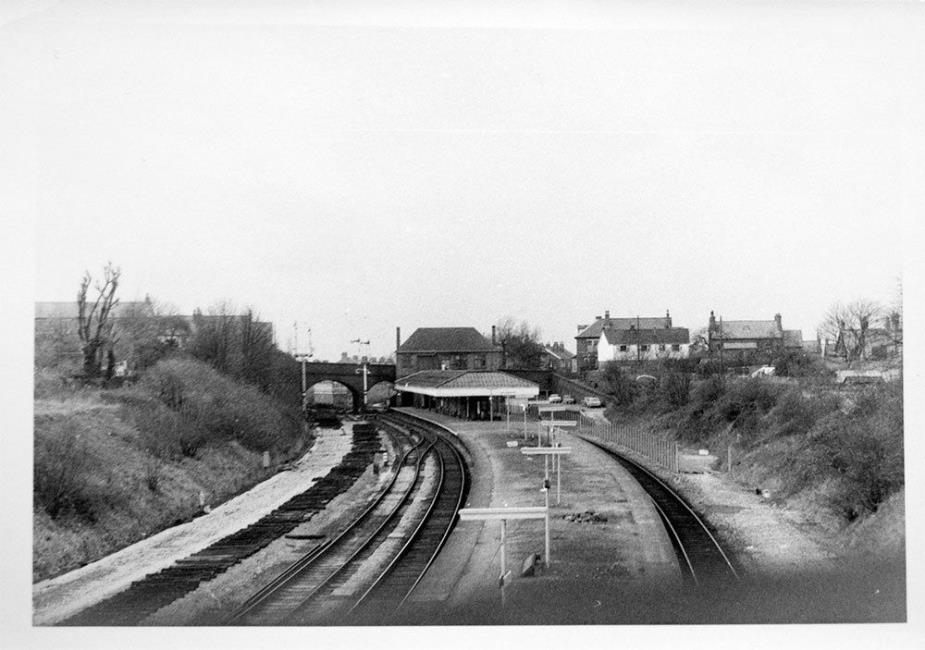 Poulton fast lines being lifted.